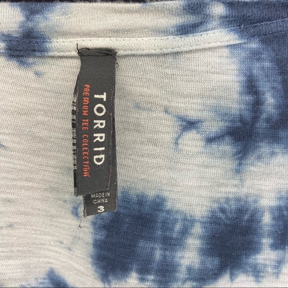 TORRID PREMIUM TIE-DYE POCKET V-NECK TEE - Picture 3 of 6